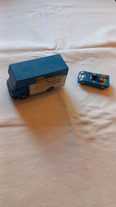 miniatura colecionável Norev Saviem SG4 "Racing Team Jimmy Mieusset", um camião em escala 1:43 produzido em plástico.