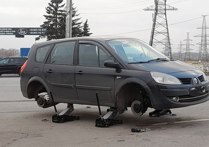 Автомобиль RENAULT,7mest.