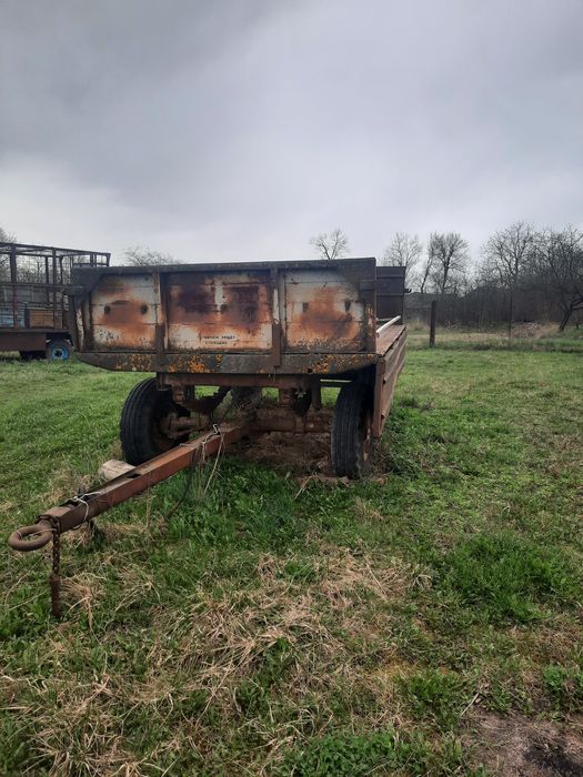 Прицеп ПТС-4 з гідропідйомником