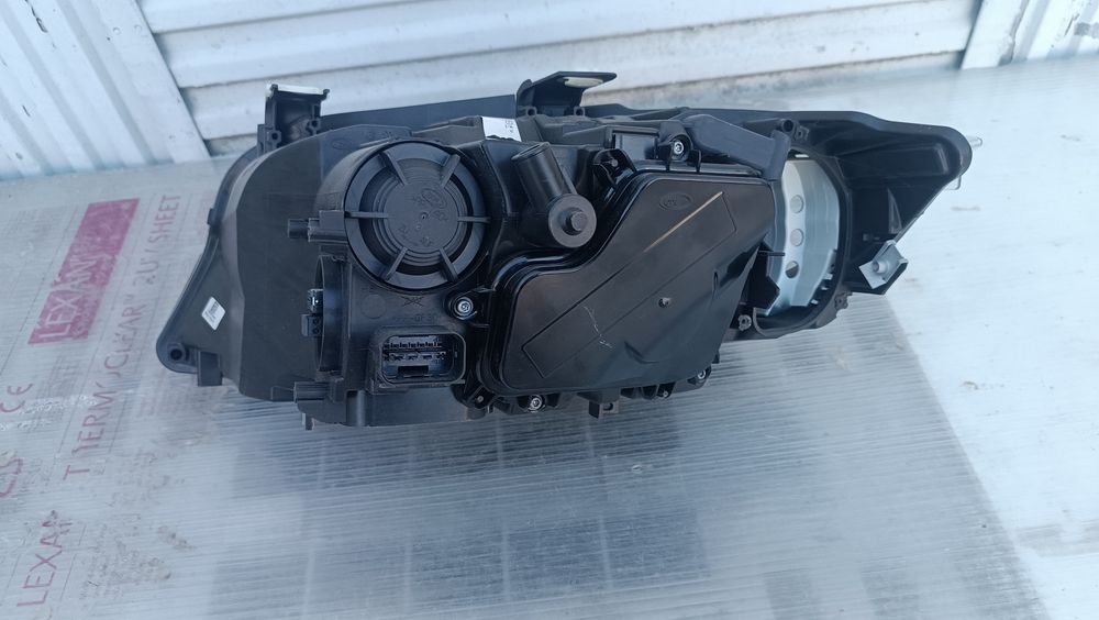 Vendo farol direito de BMW 3 series E90 91 Xenon