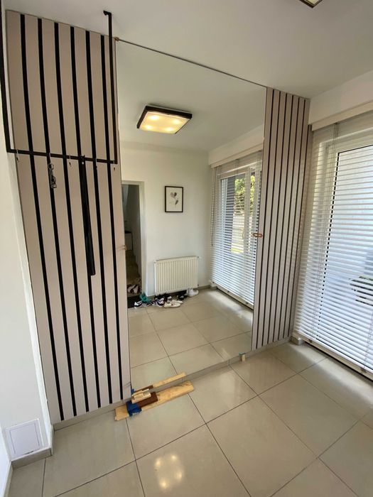 Lustra na wymiar – do łazienki, przedpokoju, siłowni, salonu