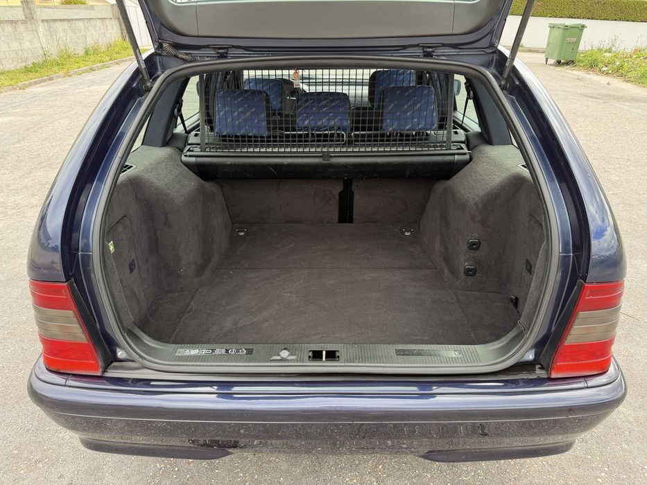 Mercedes Benz C220d Espirit - Histórico Completo - Como nova