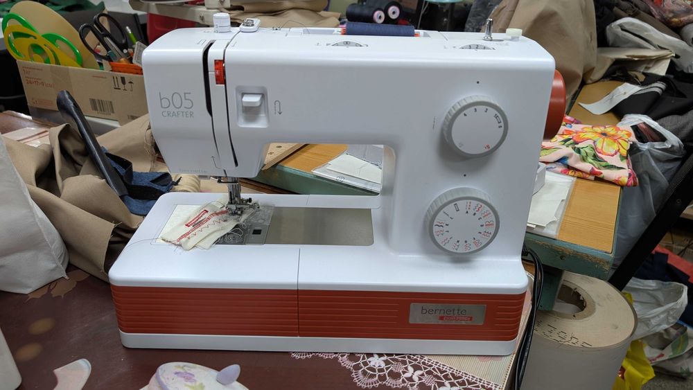Швейна машина Bernette b05 Crafter
