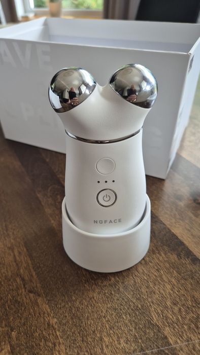 Nuface Trinity plus urządzenie do twarzy z mikroprądami