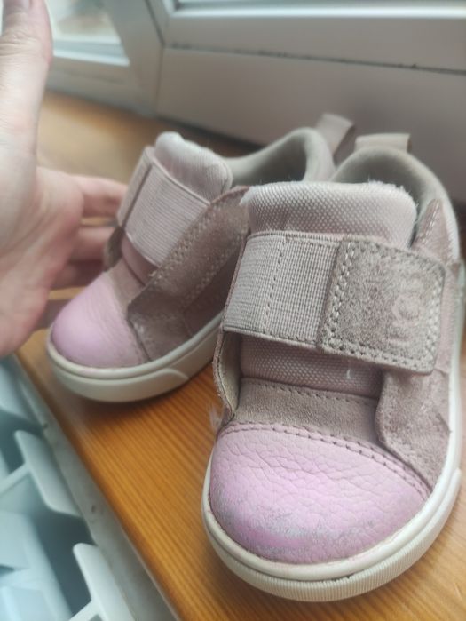 Фірмові черевички кросівки UGG на дівчинку 13,5см 22р натуральна замша