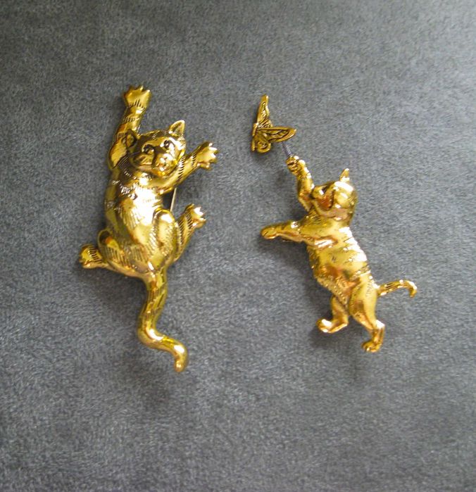 Alfinete / Broche / Pregadeira Gato c/ Coração NOVO