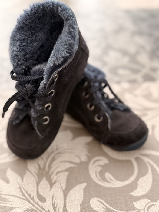 Продам зимние ботиночки