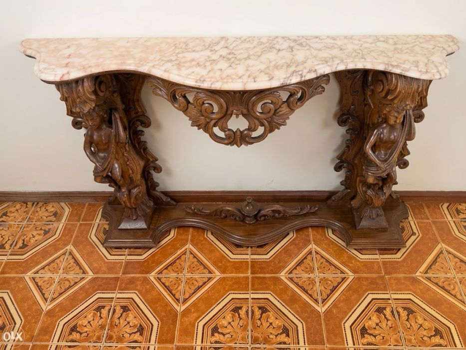 Consola em madeira trabalhada