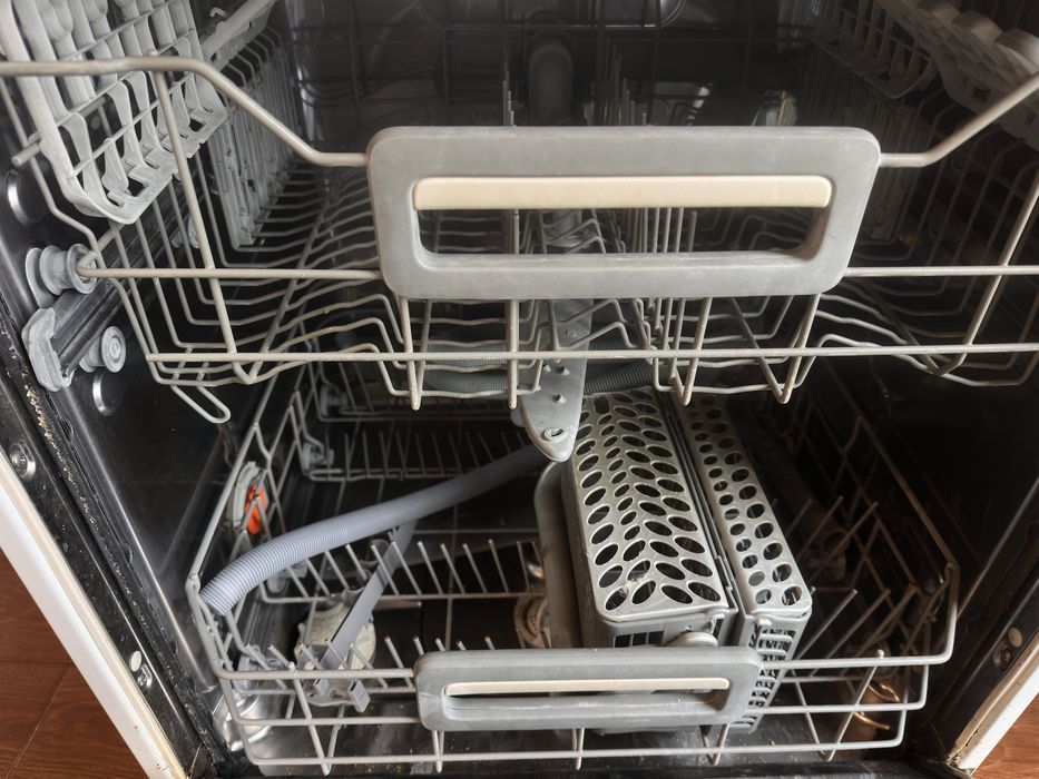 esl66010 electrolux посудомийка