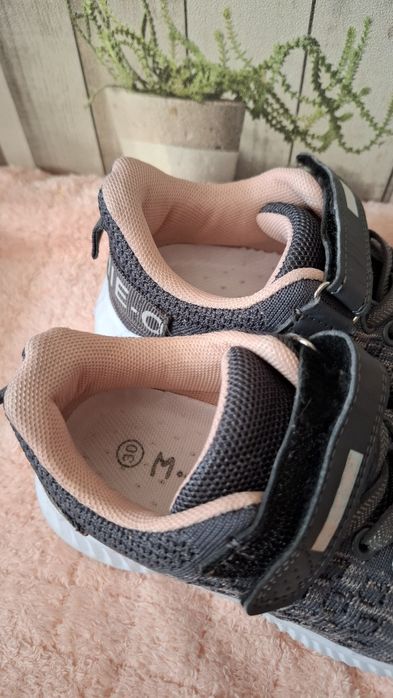 Дитячі  кросівки