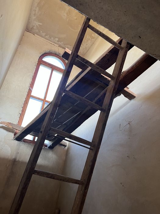 Продажа двоповерхового дуплекса - пів будинку - на Росі