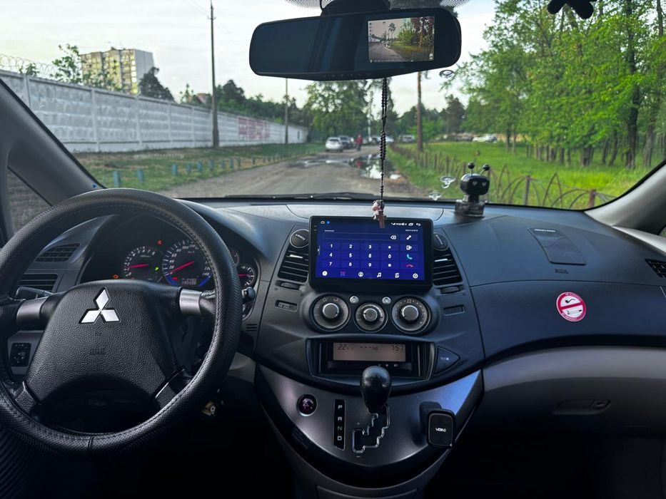 Mitsubishi Grandis 2006