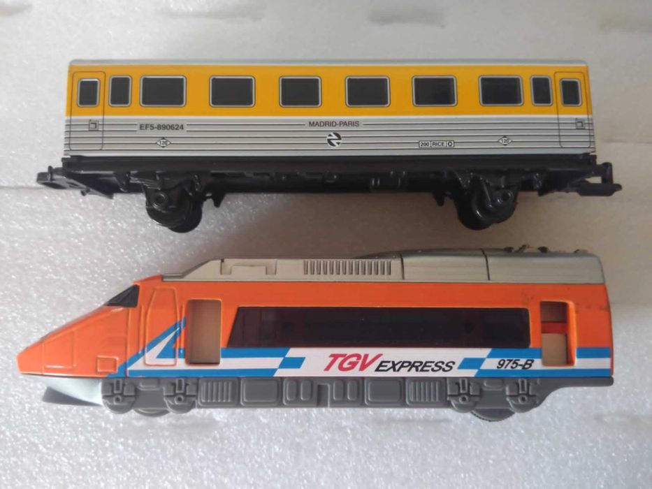 Comboio Francês TGV Mais Carruagem.