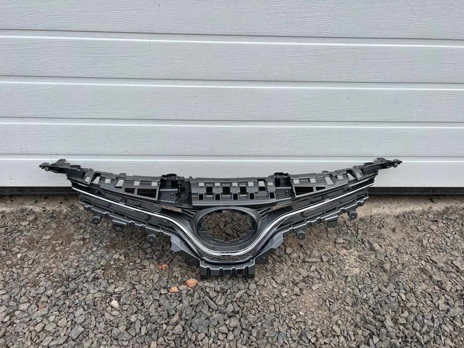 Решітка радіатора нова аналог Toyota Camry 70 LE 5310133540