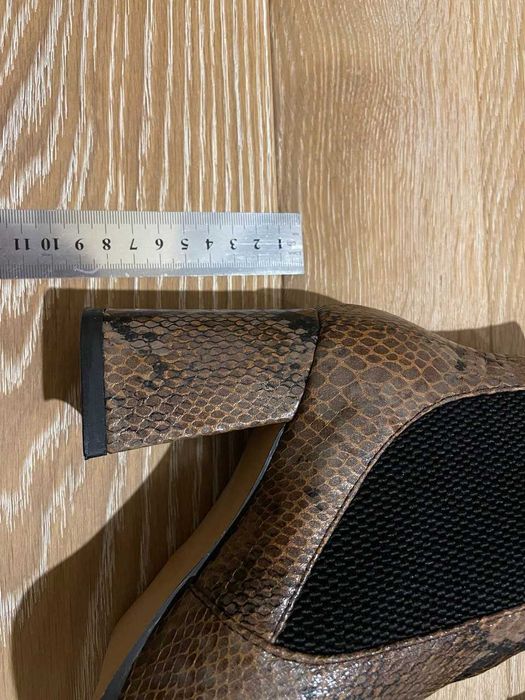 Козаки-ботинки жіночі RESERVED, екошкіра, зміїний принт, р.38.