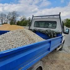 Kamień otoczak żwir piasek ziemia ogrodowa mały samchód