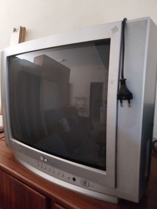 Old LG Television, Vintage, CB-21T40X, Fully Functional64286332942465121