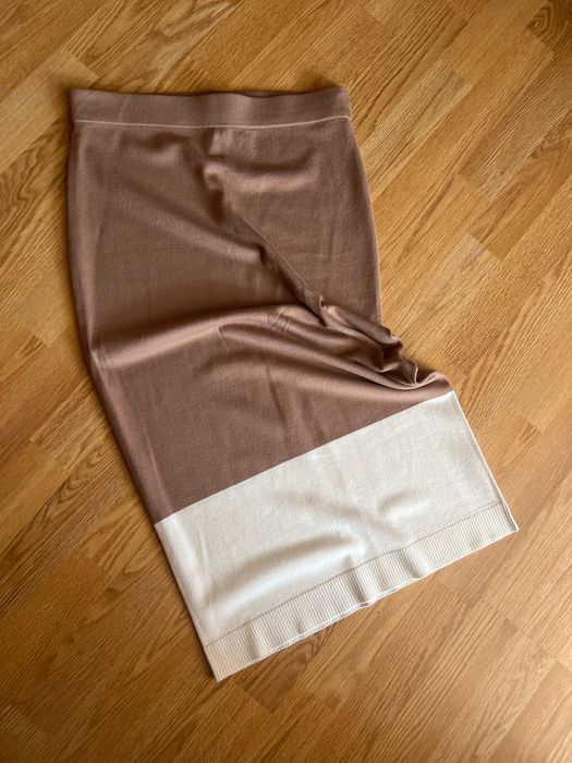 Спідниця нижче колін