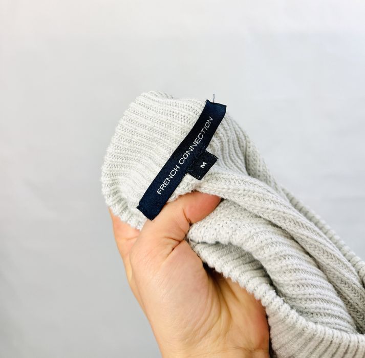 Jasnoszary sweter z falującym dołem M 38