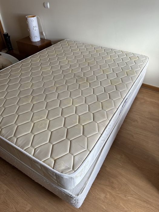 Cama e colchão 1,83x1,33