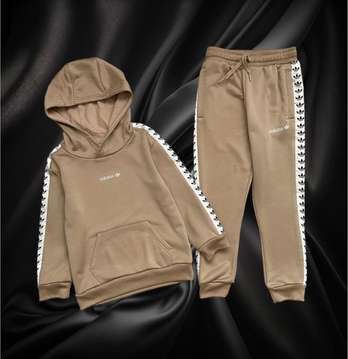 спортивний костюм Adidas на 5-6 років
