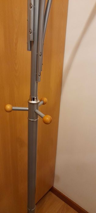 bengaleiro alto com pé em mármore