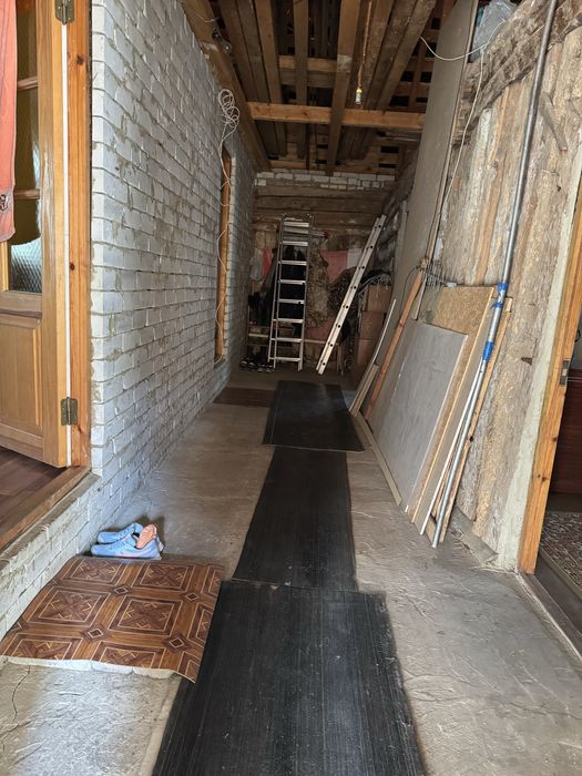 Будинок на першій лінії ставка