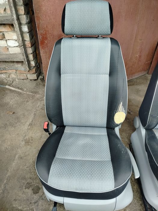 Cидіння передні Caddy