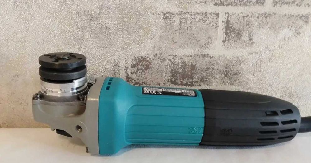Угловая шлифмашина болгарка Makita сетевая Шліфувальна болгарка Макита