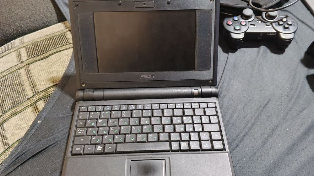 Продам нетбук  старий