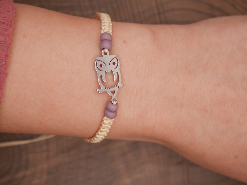 Beżowa bransoletka sowa makrama handmade rękodzieło