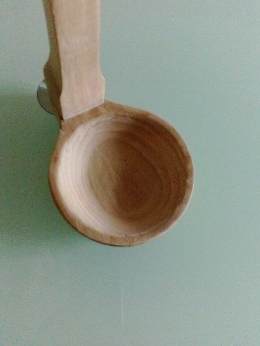 Colher de sopa em madeira de castanho