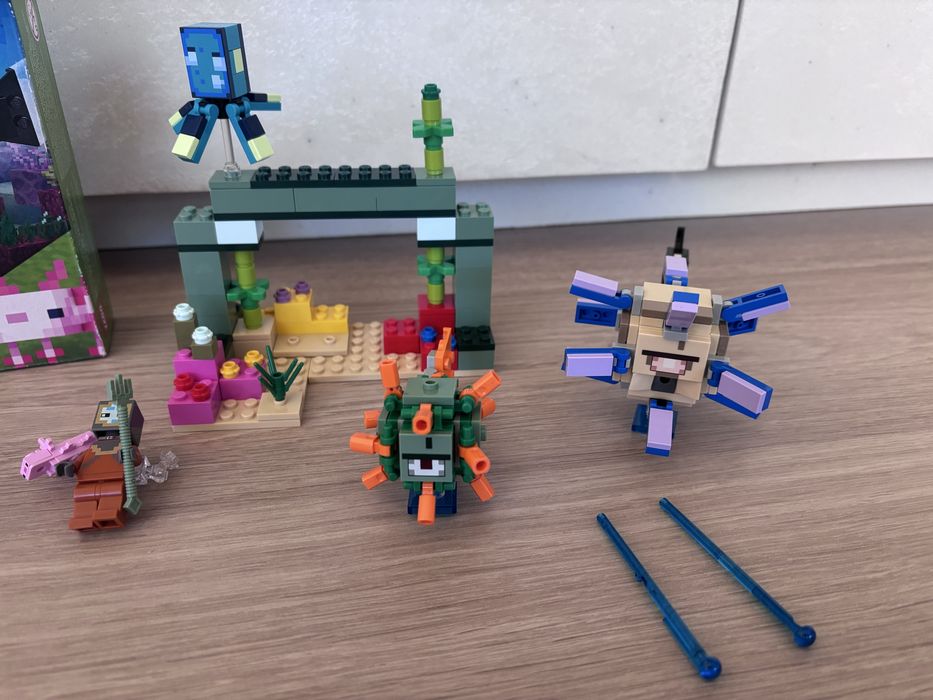 Lego 21180 walka ze straznikami