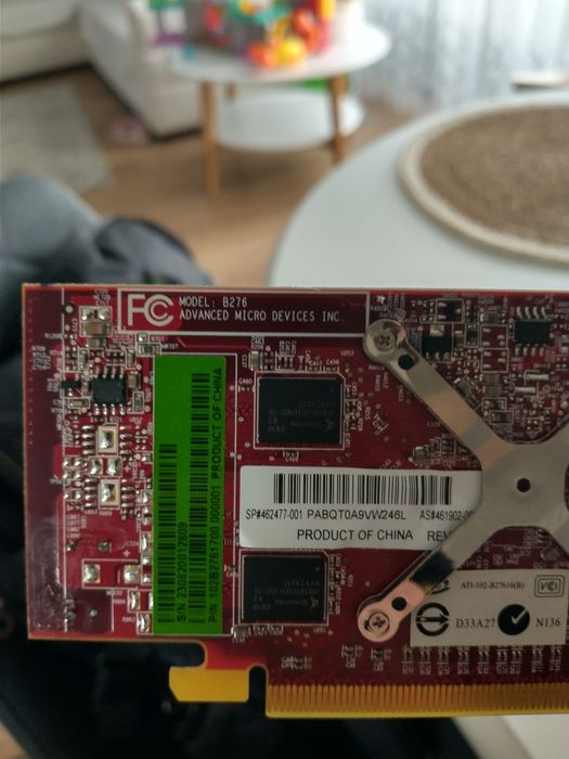 AMD Radeon HD 2400XT + 5GB Ram ddr2 800MHz + CPU Intel Core2Quad Q8200