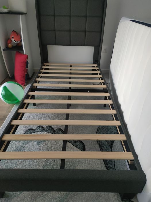 Cama de solteiro 90×200 com colchão + roupa de cama criança – Como nov