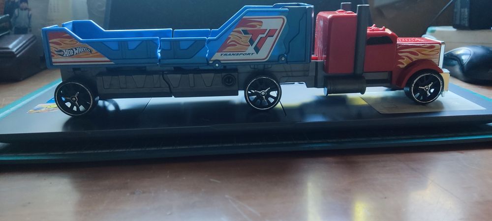 Вантажівка Hot Wheels Хот Вілс Шалене зіткнення червоно-синій