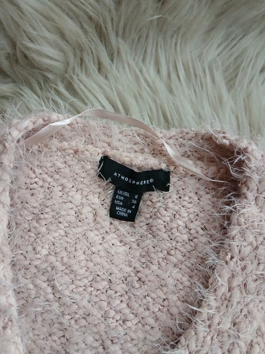 "Kudłaty" różowy sweter kardigan z kieszeniami S Atmosphere