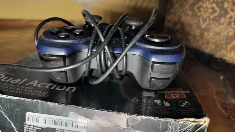 Logitech Dual Action провідний геймпад джойстик