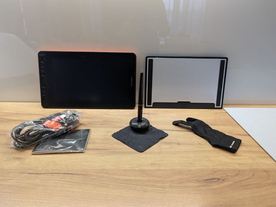 Tablet graficzny HUION Kamvas 12 +gratis podstawka o wartości 150zł