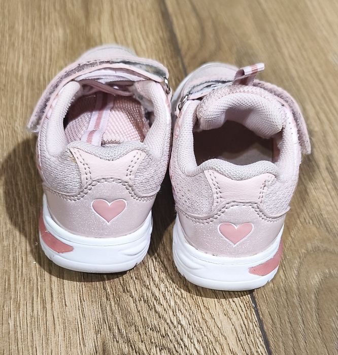 Lekkie adidaski dla dziewczynki r. 24