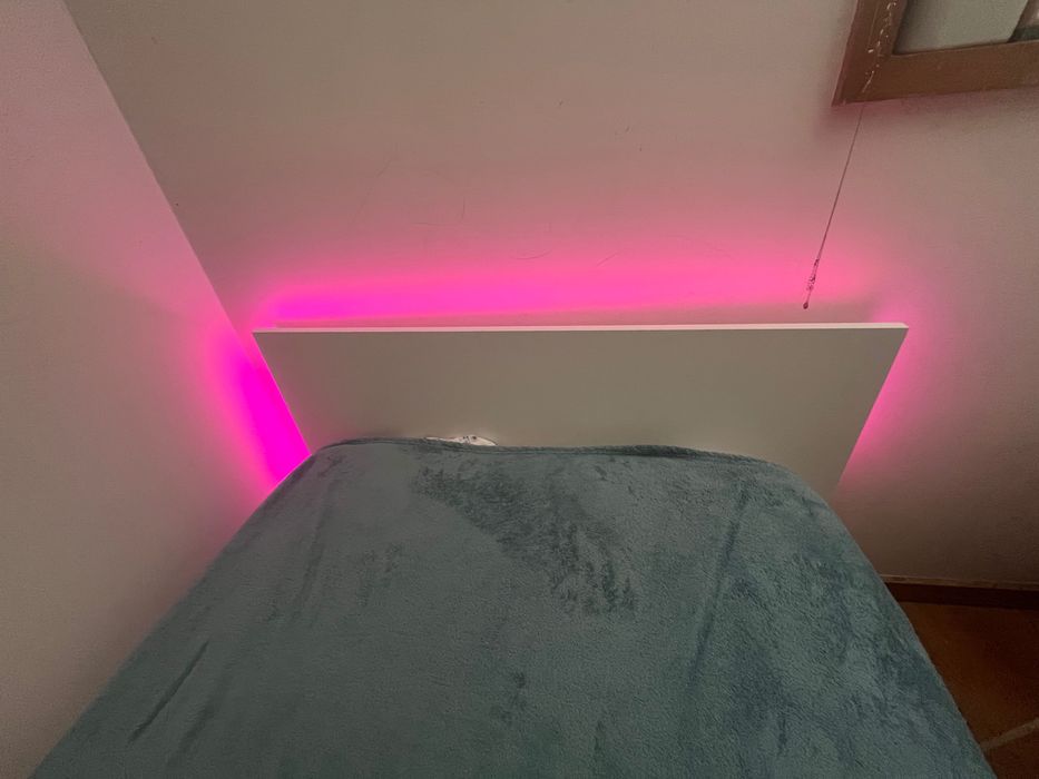 Cama com colchão e luzes led nova