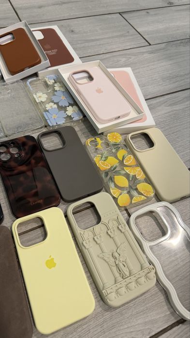 Чехол на iphone 15 pro отдам все за 1000 грн