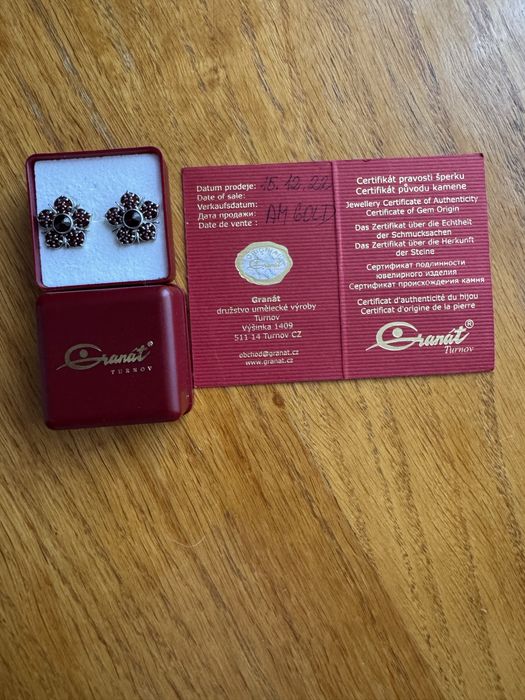 Срібні сережки з гранатами піропами