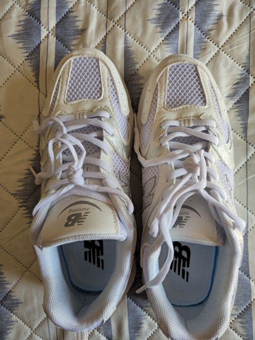 Sapatilhas brancas/creme