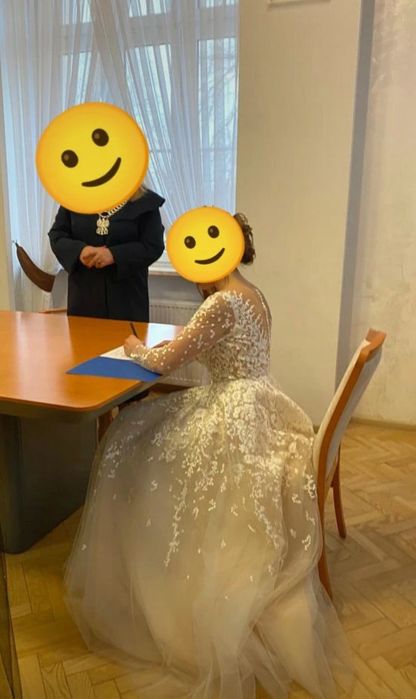 Suknia ślubna z długim rękawem
