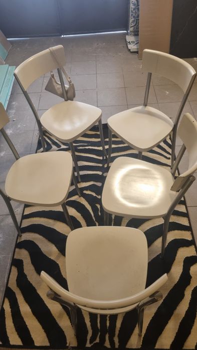 Vendo Cadeiras brancas