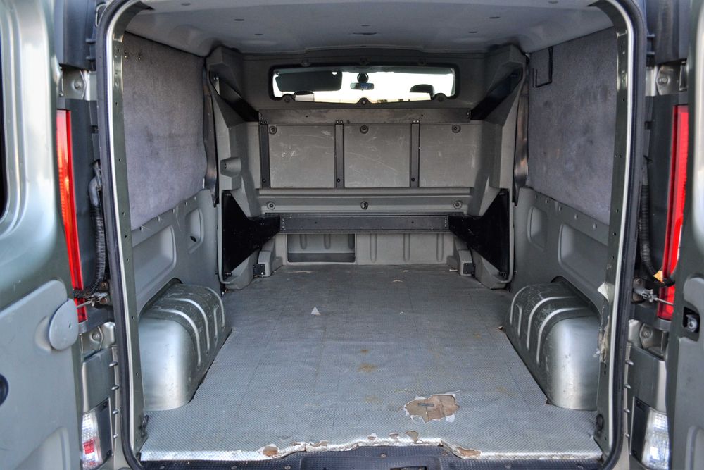 Renault Trafic 2.0dCi 115KM**Brygadówka**6-osobowy**Czujniki park.