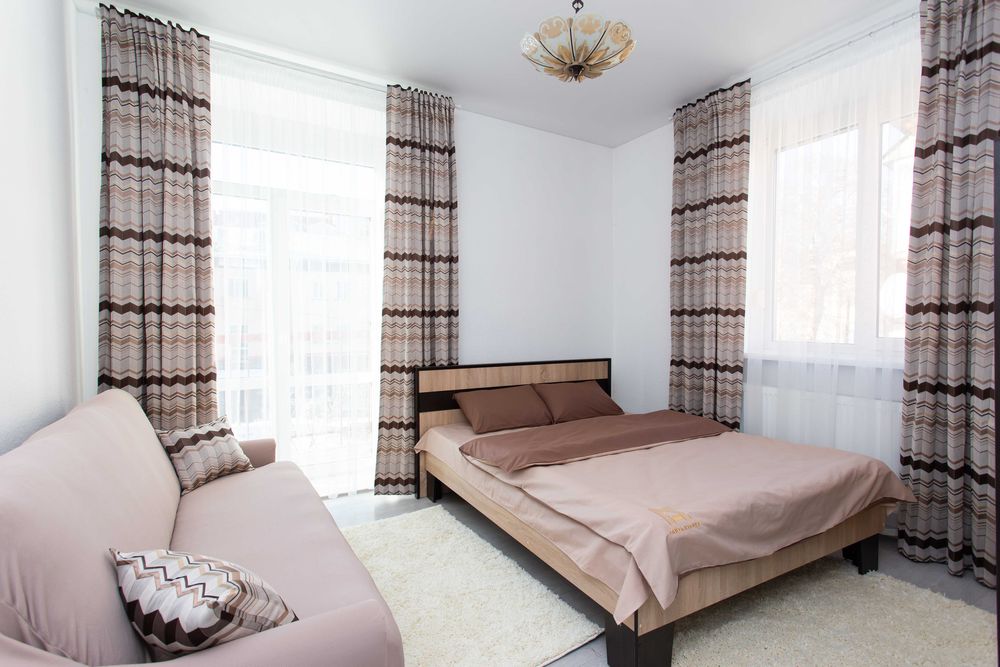 Центр. Хмельницького 6а. 2 кімнати. Власник. Квартира подобово