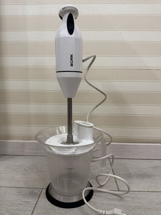 Блендер з чашою Bork