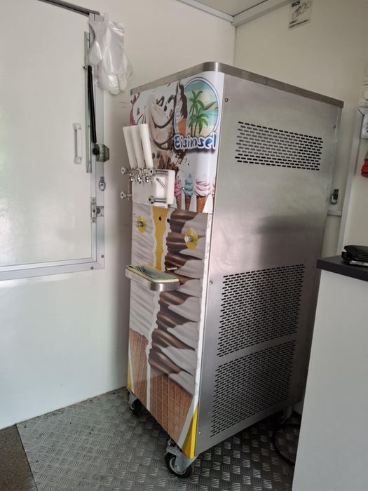 Przyczepa gastronomiczna lody gofry